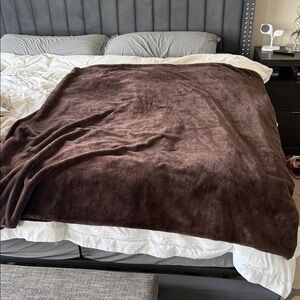 Unhide Faux Fur Chocolate Brown Throw Blanket